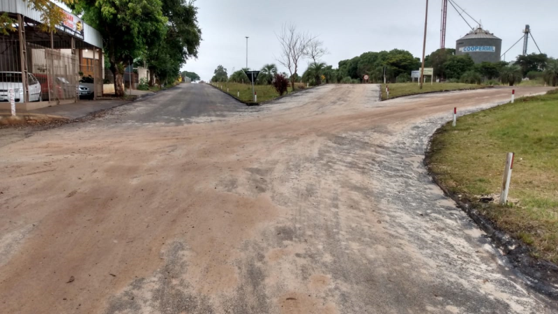 Executivo Municipal acompanha obras de pavimentação asfáltica